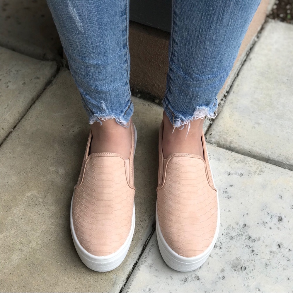SIZE CLEARANCE‼️Peyton Slip on Sneakers-Salmon - Picture 3 of 7